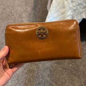 Tory Burch wallet
